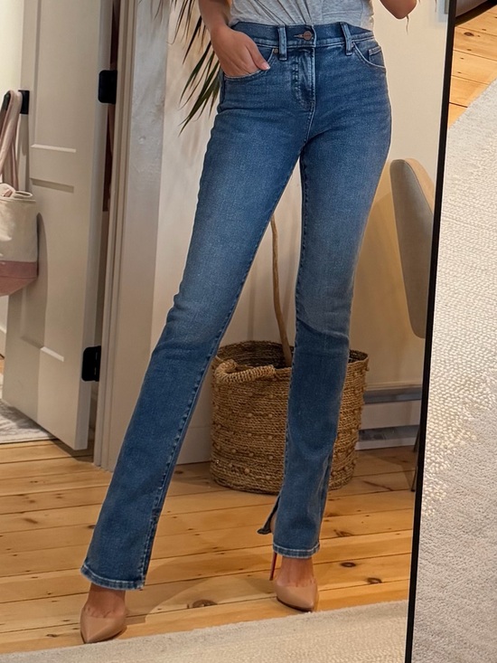 Express - Mid Rise Medium Wash Hyper Sculpt Skyscraper Jeans 0R - Picture 3 of 6